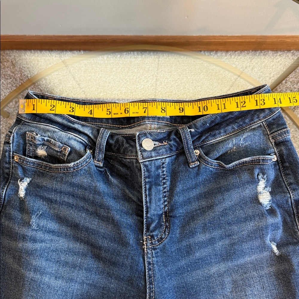 Time and Tru Mid-Rise Distressed Jeans Size 4 - Picture 7 of 16